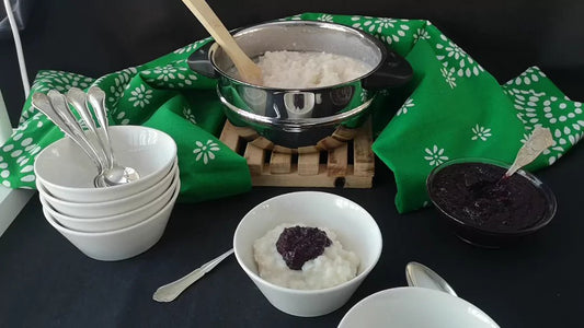 Rice Porridge with bilberry-pear compote - Natural Nordic